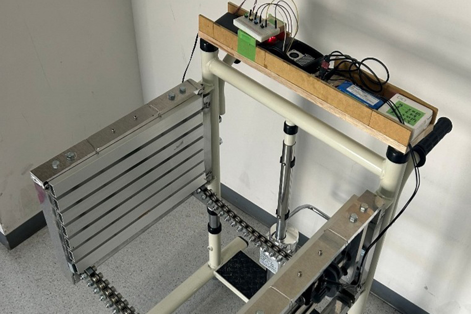 座面収納式移乗支援装置の設計開発（福祉機器）