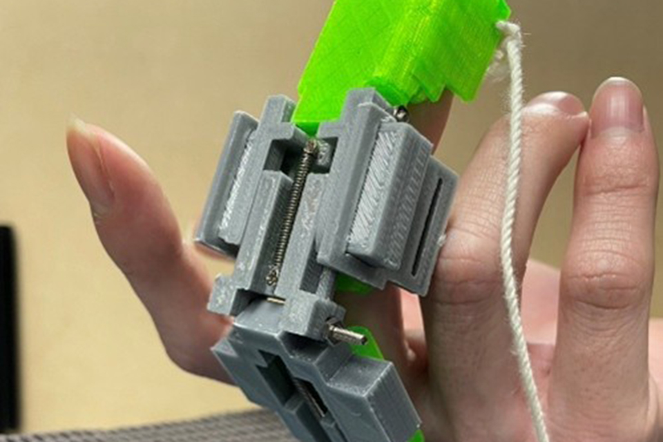 屈筋腱のリハビリ装置の開発（福祉機器）