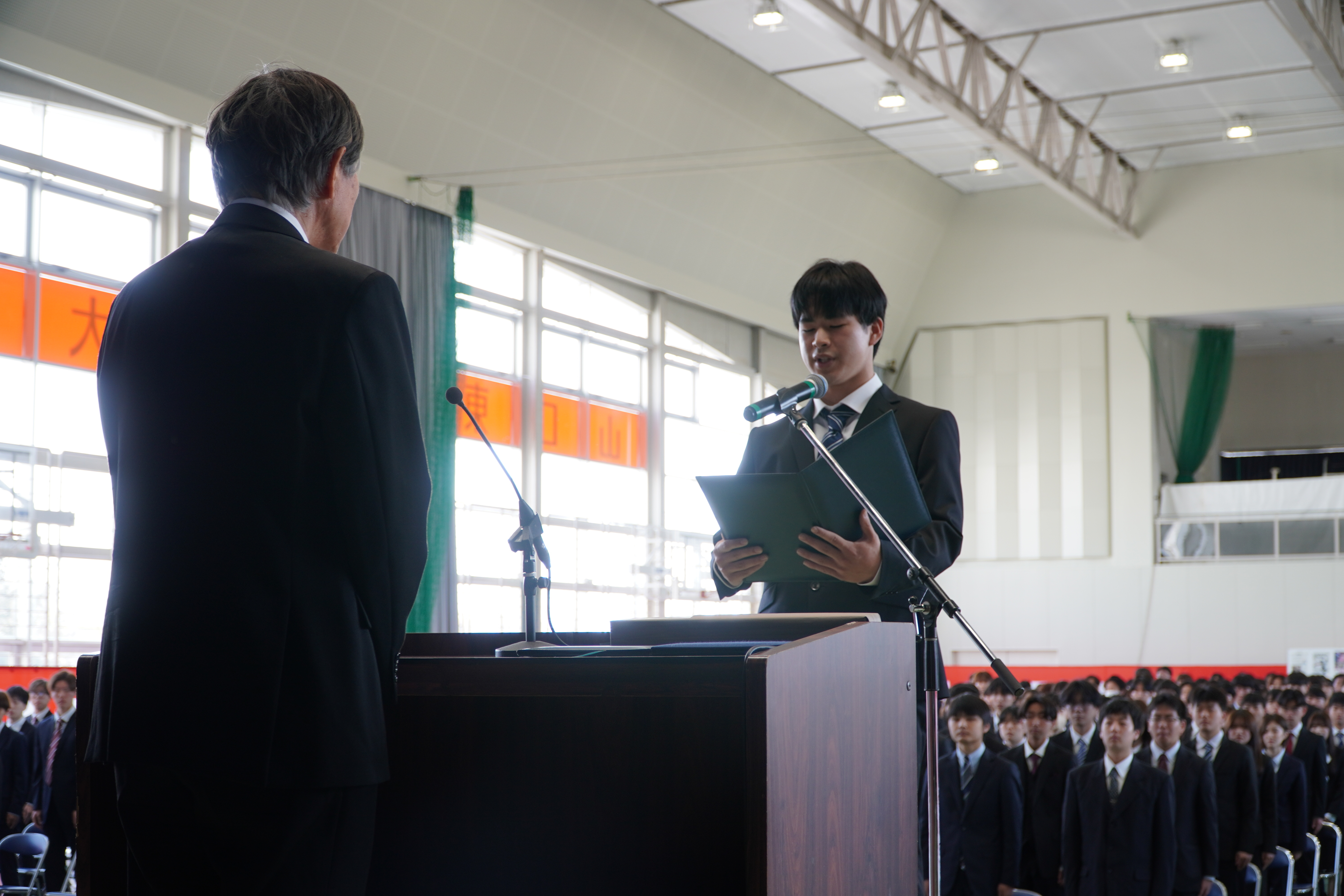 新入生代表による宣誓の様子