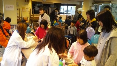 「科学体験講座」など、地域に密着・貢献